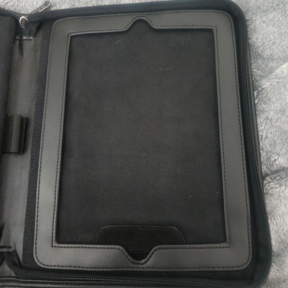 KENNETH COLE REACTION TABLET CASE